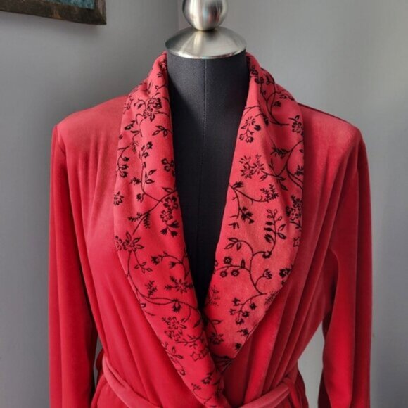 Vintage 90's Velvet Red House coat Size Small - Picture 4 of 16